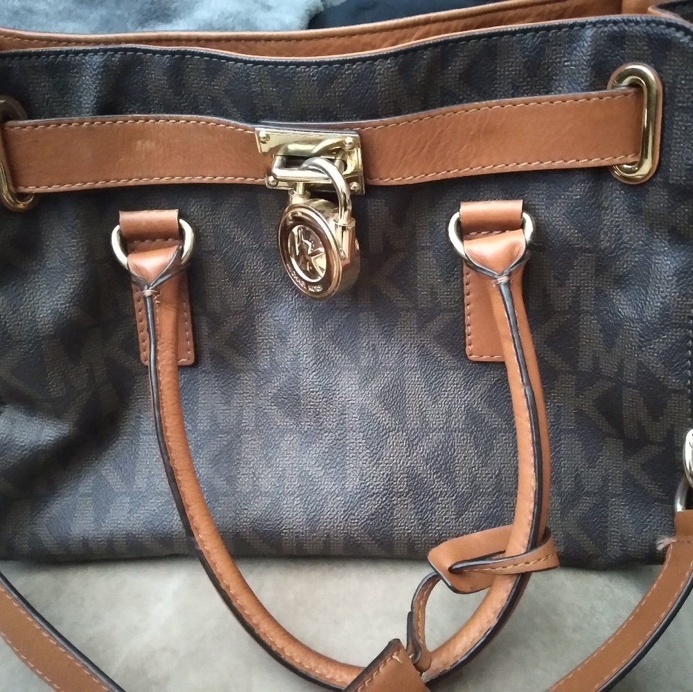 Michael kors handbag in great condition.